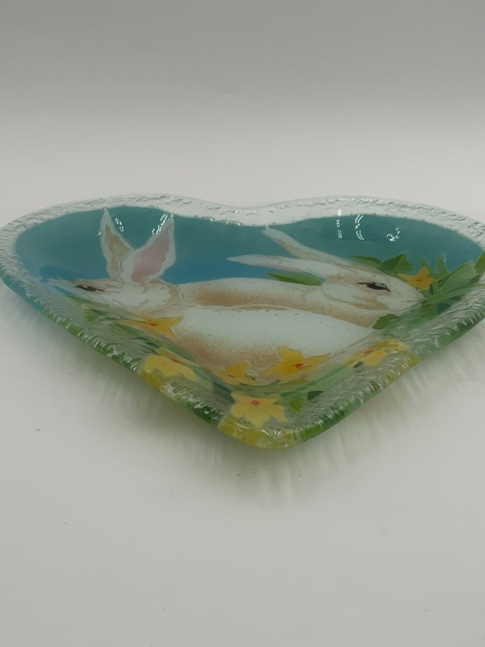 Vintage PEGGY KARR EASTER BUNNY 10" Heart Shaped Fused Glass Platter Exc Cond - Picture 4 of 8
